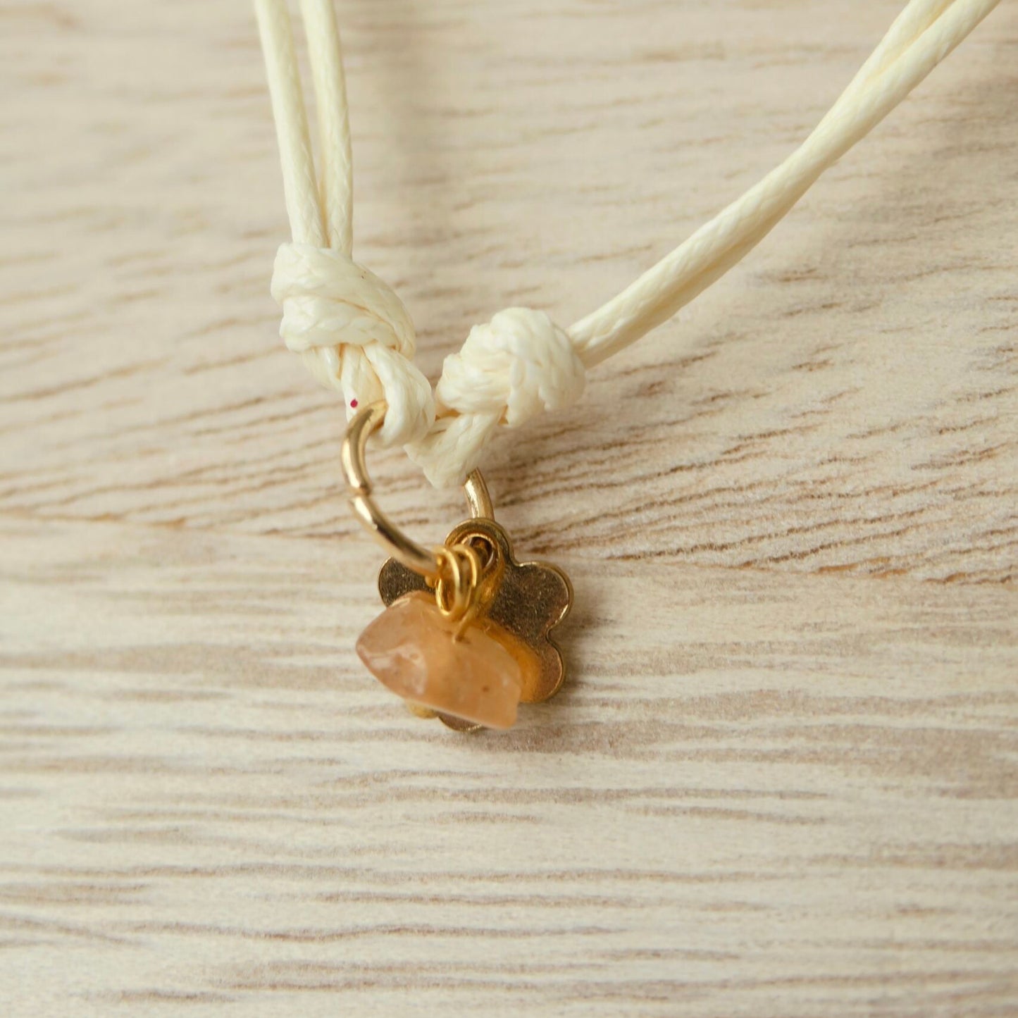Armband met Gewaxed Katoen - "Weave Creme" - Bloem & Carneool