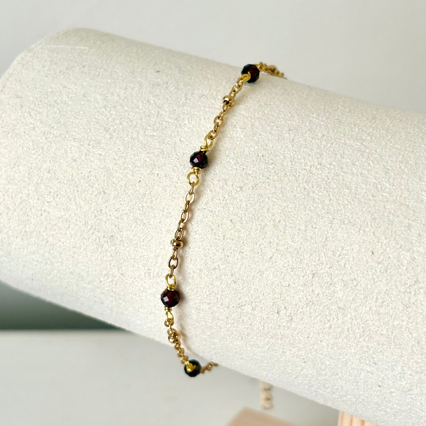 Armband - 'Tiny Treasures' - Granaat