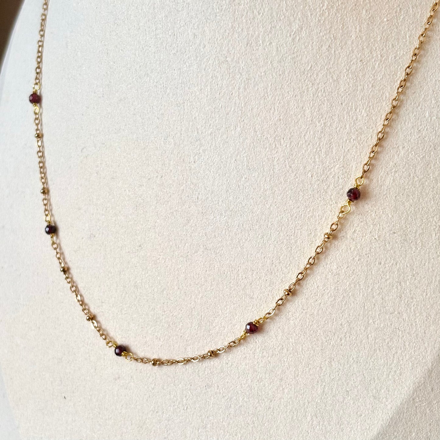 Ketting 'Tiny Treasures' - Granaat