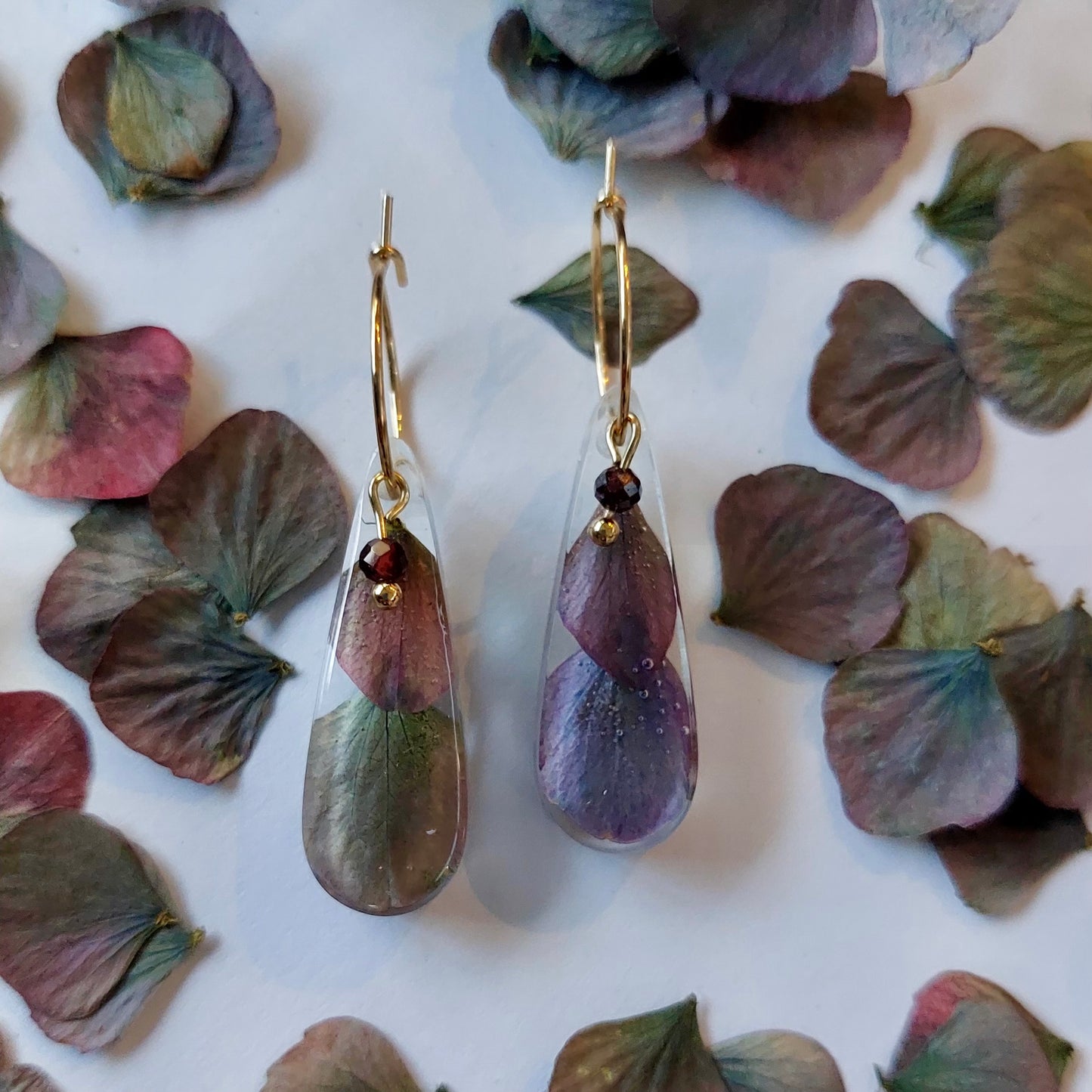 Florabelle oorbellen - Hortensia & Granaat