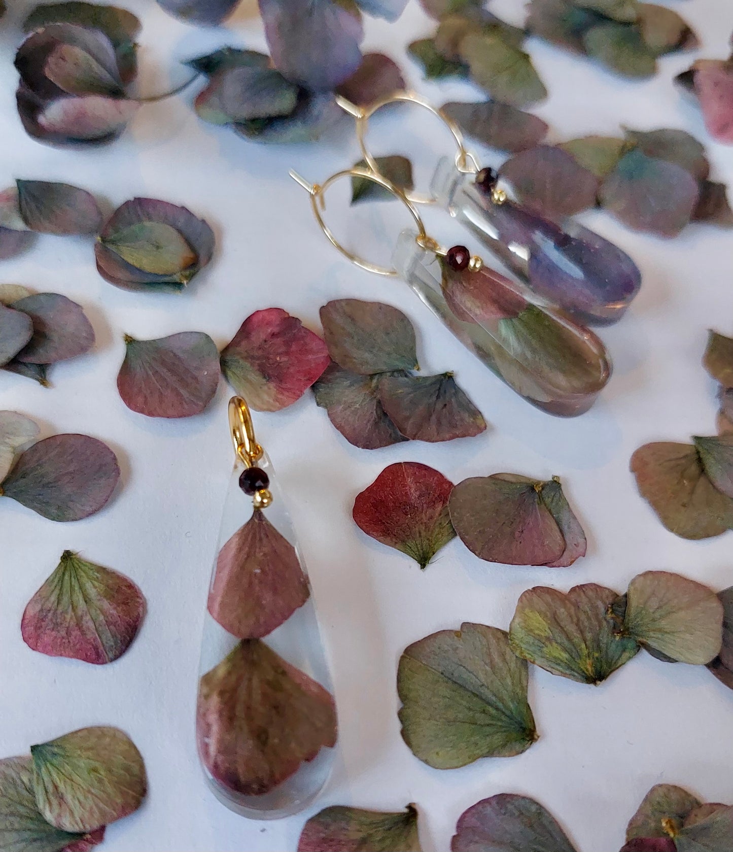 Florabelle oorbellen - Hortensia & Granaat