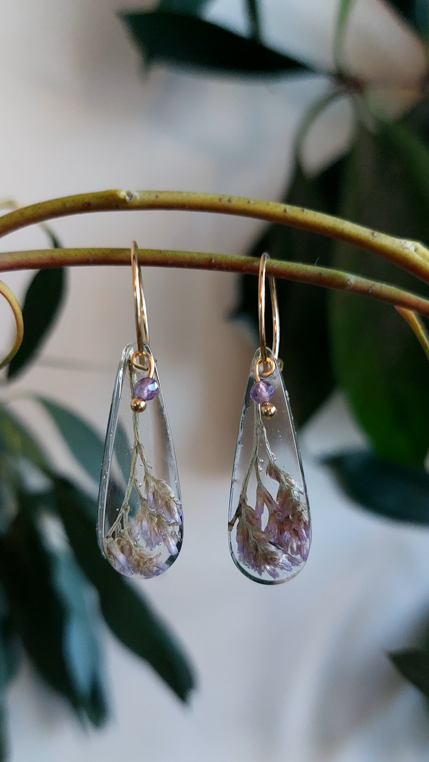 Florabelle oorbellen - Lamsoor & Amethist