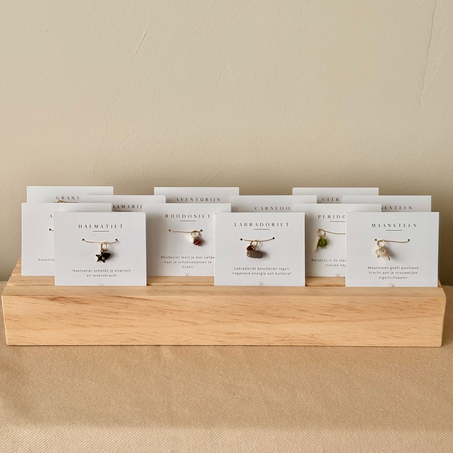 Gevulde display - Hangers "Token"